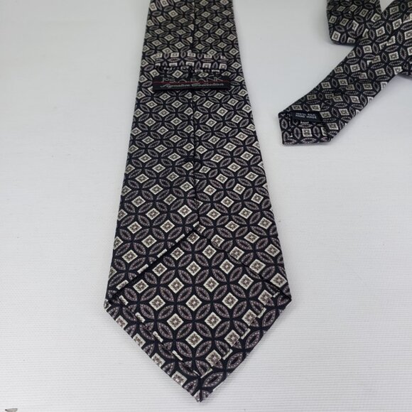 JOS A BANK Signature Collection Men's Silk Necktie 3.5"x58" Geometric Black Gray - Picture 3 of 7